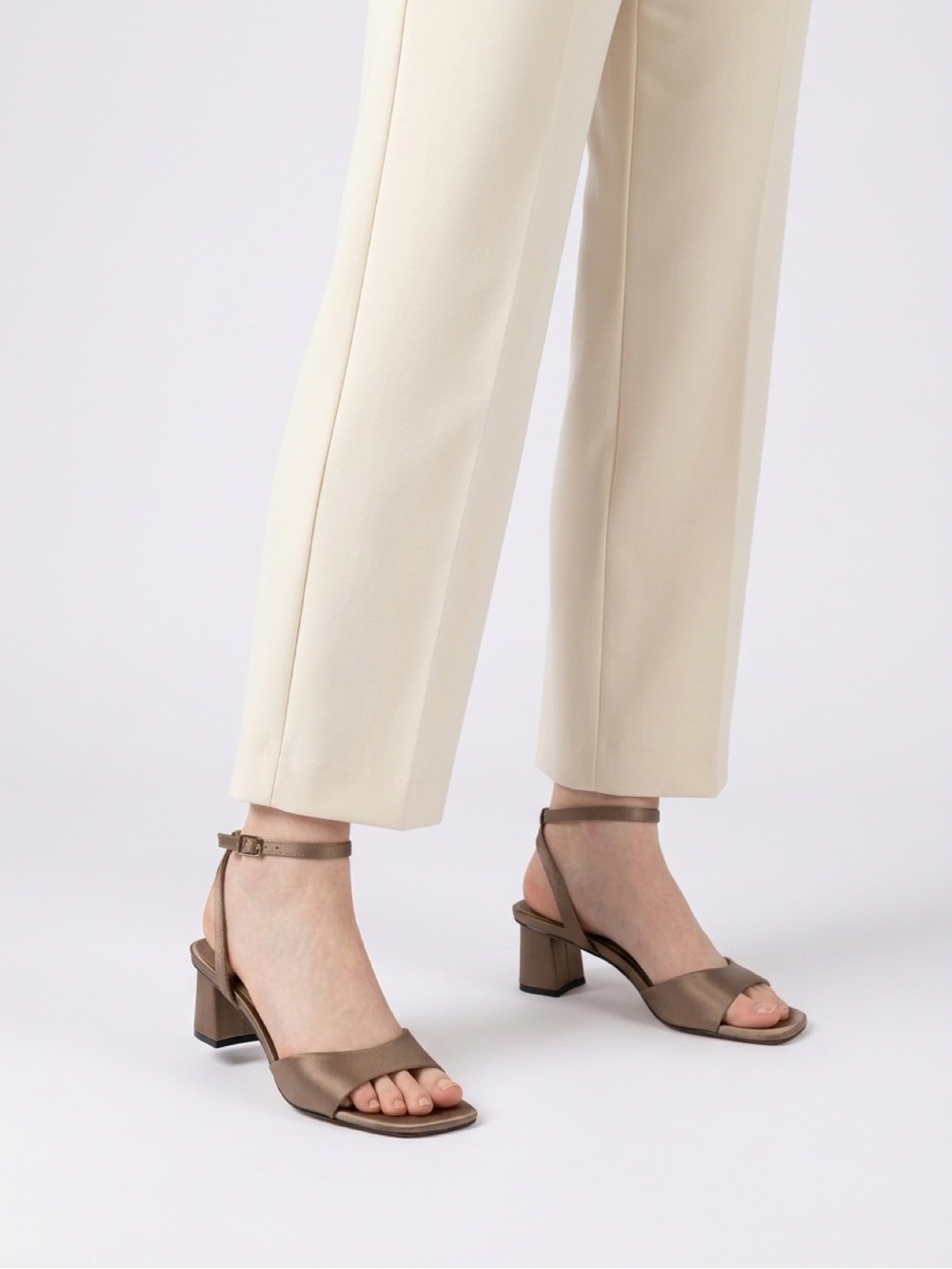 Zara Brown Ankle-Strap Block Heel Sandals - Picture 2 of 7